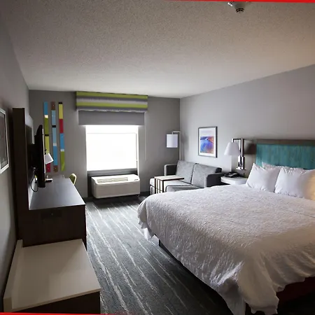 Hampton Inn Utica-3