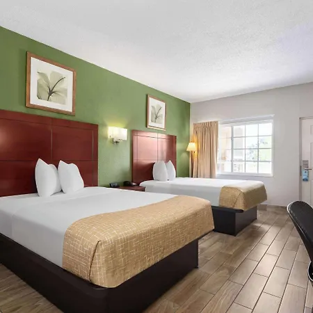 Travelodge Suites By Wyndham Lake Okeechobee-2