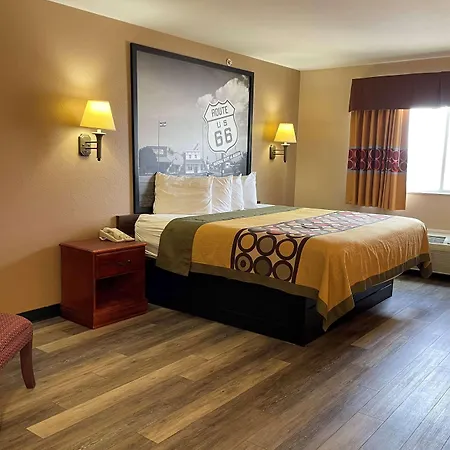 Super 8 By Wyndham Rolla-3