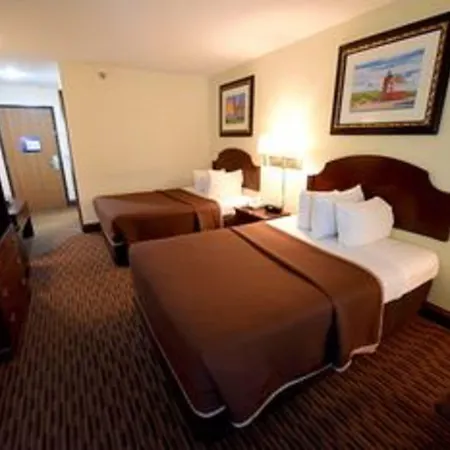 Waterfront Inn Mackinaw City-2