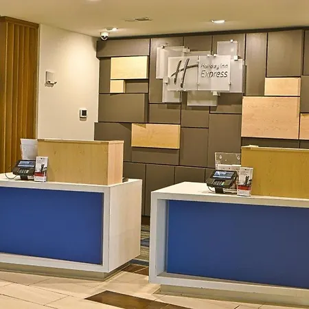Holiday Inn Express Mccomb By Ihg-3