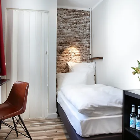 Hotel Liegeplatz 13 Kiel by Premiere Classe-3
