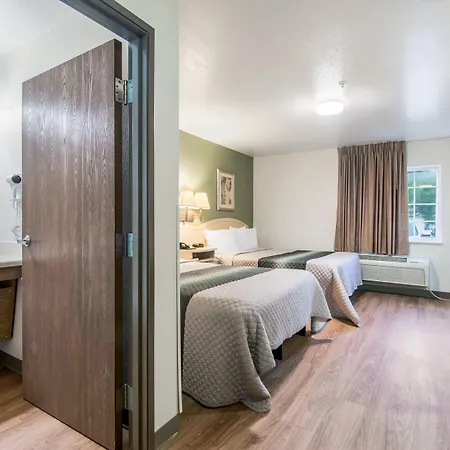 Hometowne Studios & Suites By Red Roof Bentonville-3