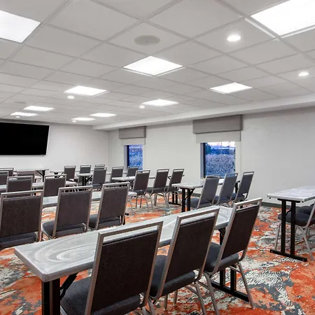Hampton Inn & Suites Muncie-2