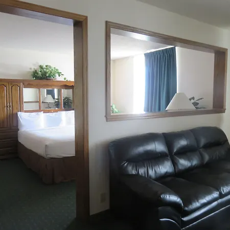 Baymont By Wyndham Fargo-3