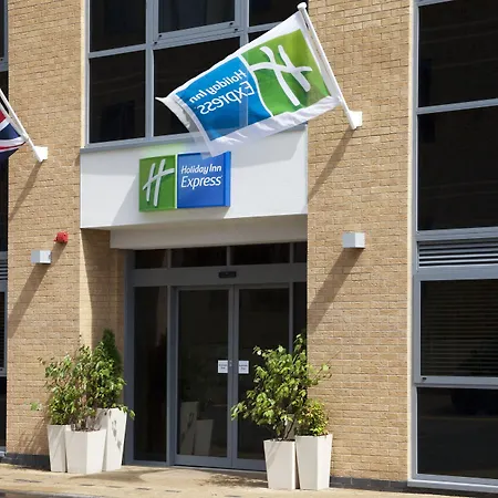 Holiday Inn Express London - Watford Junction By Ihg-3