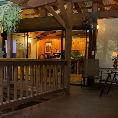 Volcano Village Lodge-3