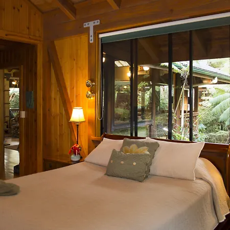 Volcano Village Lodge-2