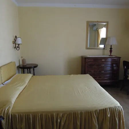 Sant'Agostino Guest Rooms-3