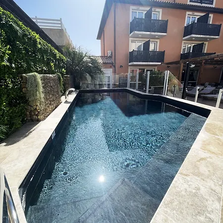 Logis Hotel De La Clape-3