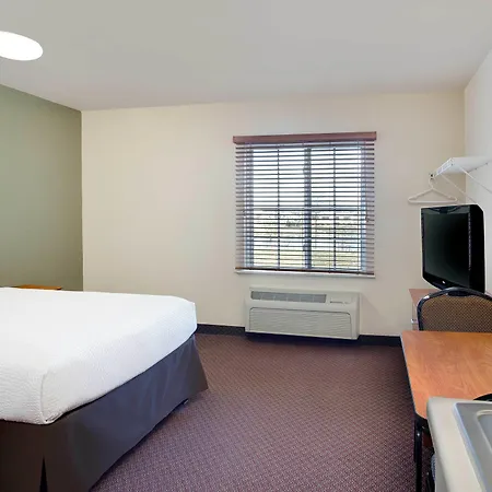 Woodspring Suites Fort Wayne-3
