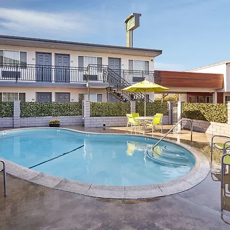 Studio Inn & Suites At Promenade Downey-3