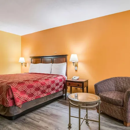 Econo Lodge At Six Flags-2