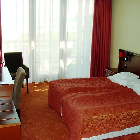 Hotel Golden Lake Resort-2