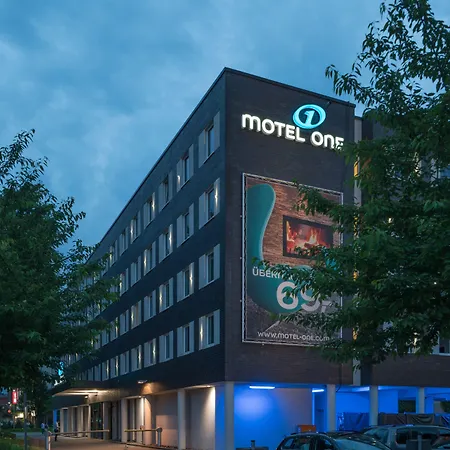 Motel One Hamburg-Airport-3