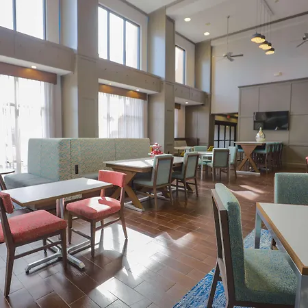 Hampton Inn & Suites Bay City-2