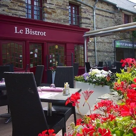Logis Hotel, restaurant et spa Le Relais De Broceliande-3