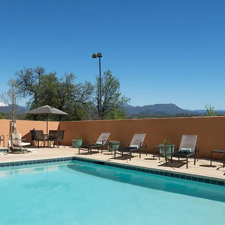 Fairfield Inn & Suites Redding-3