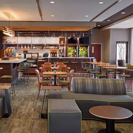 Courtyard By Marriott Kingston Highway 401-3