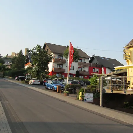 gut-Hotel zur Burg Nürburg ring-2