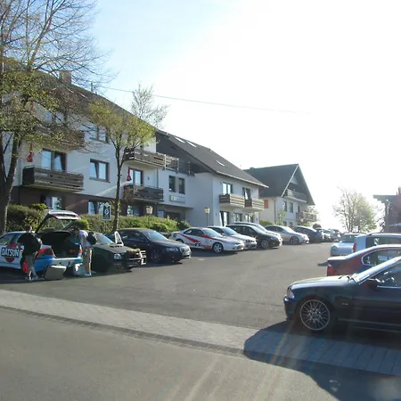 gut-Hotel zur Burg Nürburg ring-3
