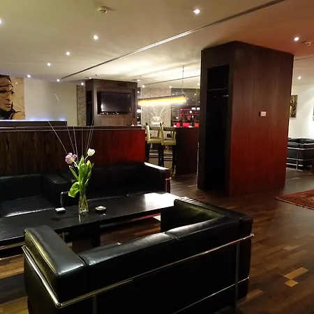 Plaza Premium Salzburg-2