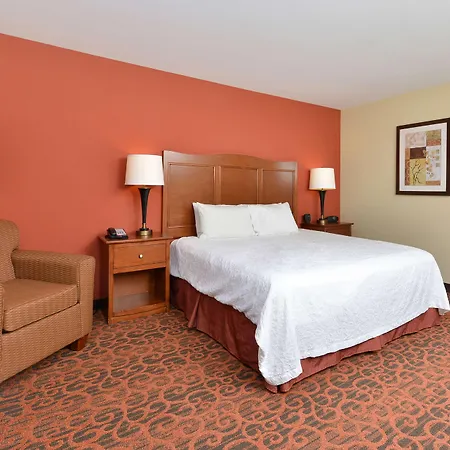 Hampton Inn Muscatine-3