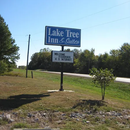 Lake Tree Inn & Suites-2