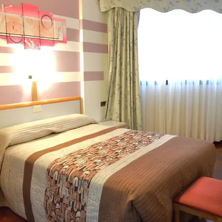 Hotel Cristal 1-2