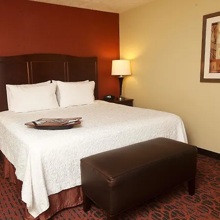 Hampton Inn & Suites Fargo Medical Center-2