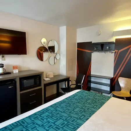 Howard Johnson By Wyndham Lake George-2