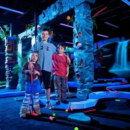Big Splash Adventure Hotel And Indoor Water Park-2
