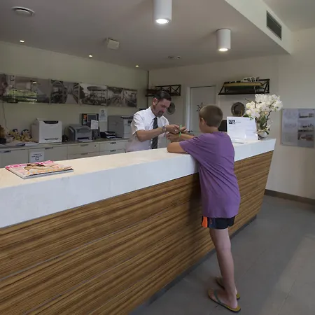 Canado Family Hotel-2