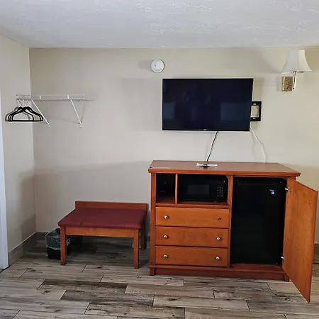 Three Oaks Motel - Titusville-2