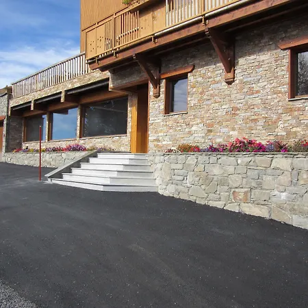 Hotels Les Catrems&Le Montagnou-3