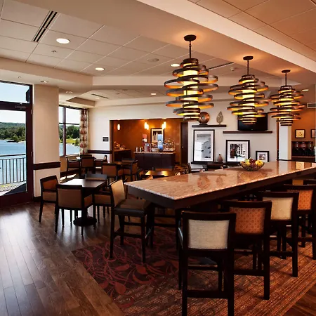 Hampton Inn Marquette-Waterfront-2