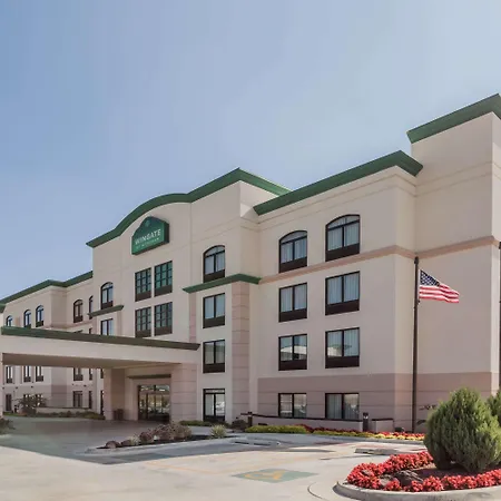 La Quinta Inn & Suites By Wyndham Tulsa Midtown-3