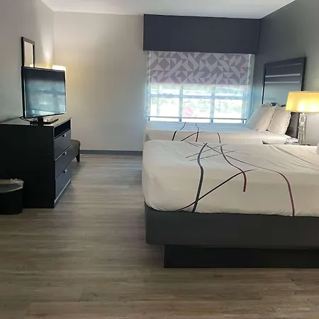 La Quinta Inn & Suites By Wyndham Tulsa Midtown-2