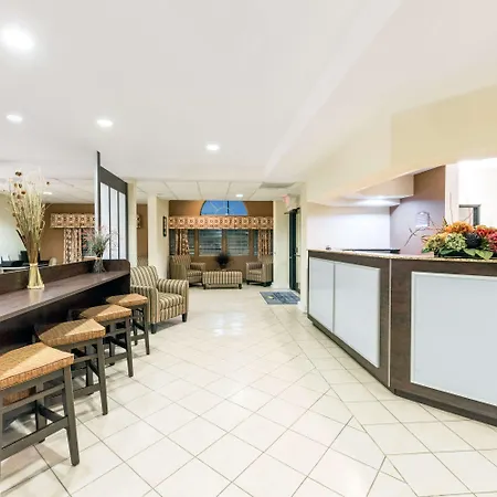 Microtel Inn And Suites Eagle Pass-3