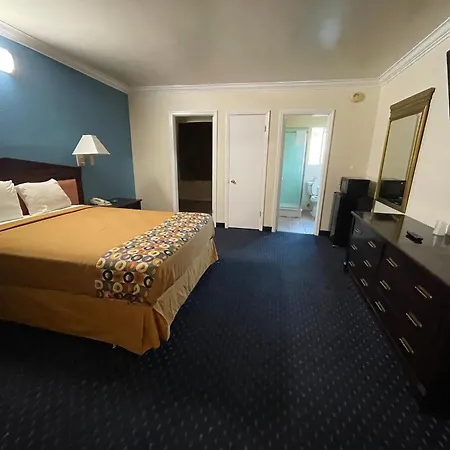 Econo Lodge-2