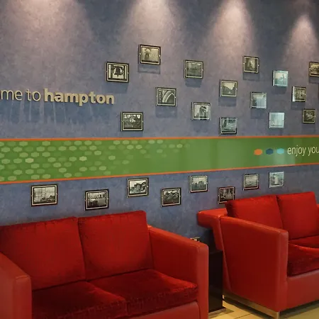 Hampton By Hilton Luton Airport-2