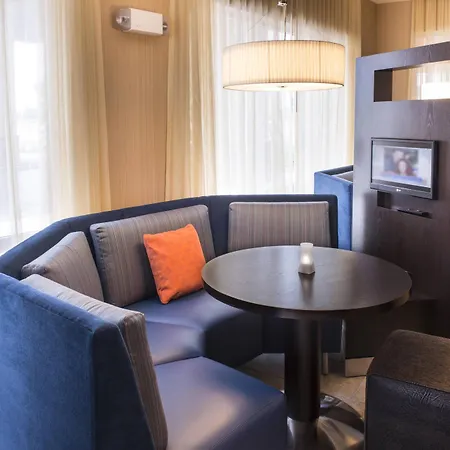 Courtyard By Marriott Evansville East-3
