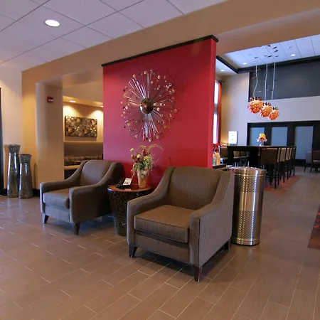 Hampton Inn & Suites Grand Forks-2