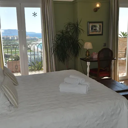Welcome Inn Nerja Guest House Luxury Bed & Breakfast-3