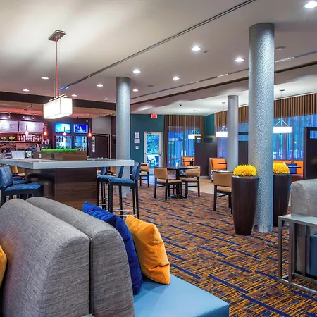 Courtyard By Marriott Columbus-3