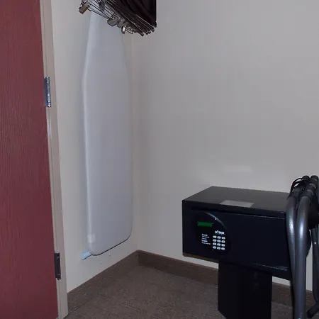 Amerivu Inn And Suites - Crookston-2