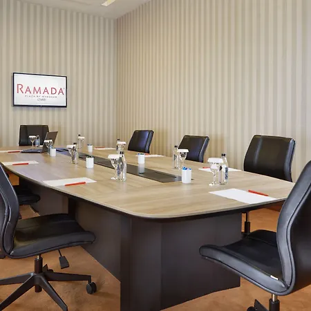 Ramada Plaza By Wyndham Izmir-3
