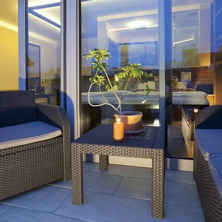 Parliament Penthouse Boutique B&B-3