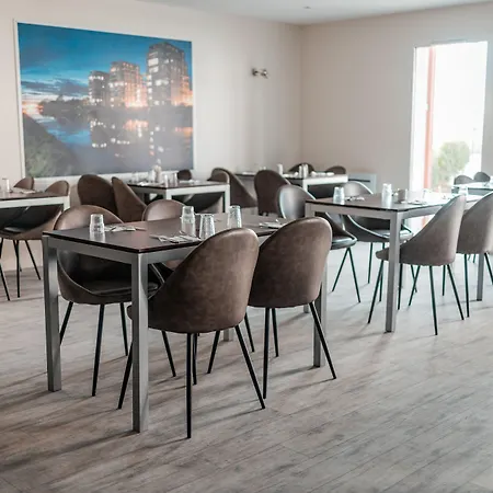 Brit Hotel Confort Saint-Lô-3