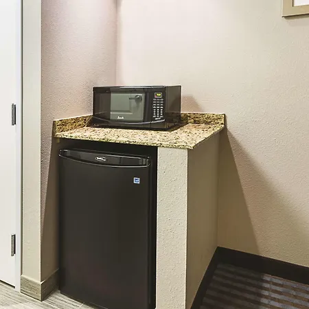 La Quinta Inn & Suites Casino And Bar By Wyndham Glendive-3
